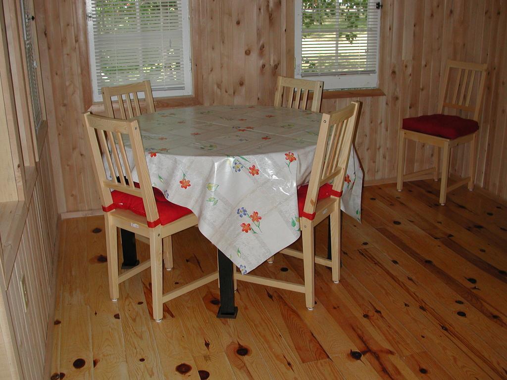 Birch Cliff Lodge On Baptiste Lake Highland Grove Rum bild