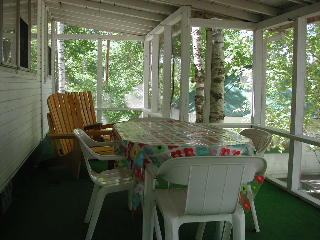 Birch Cliff Lodge On Baptiste Lake Highland Grove Rum bild