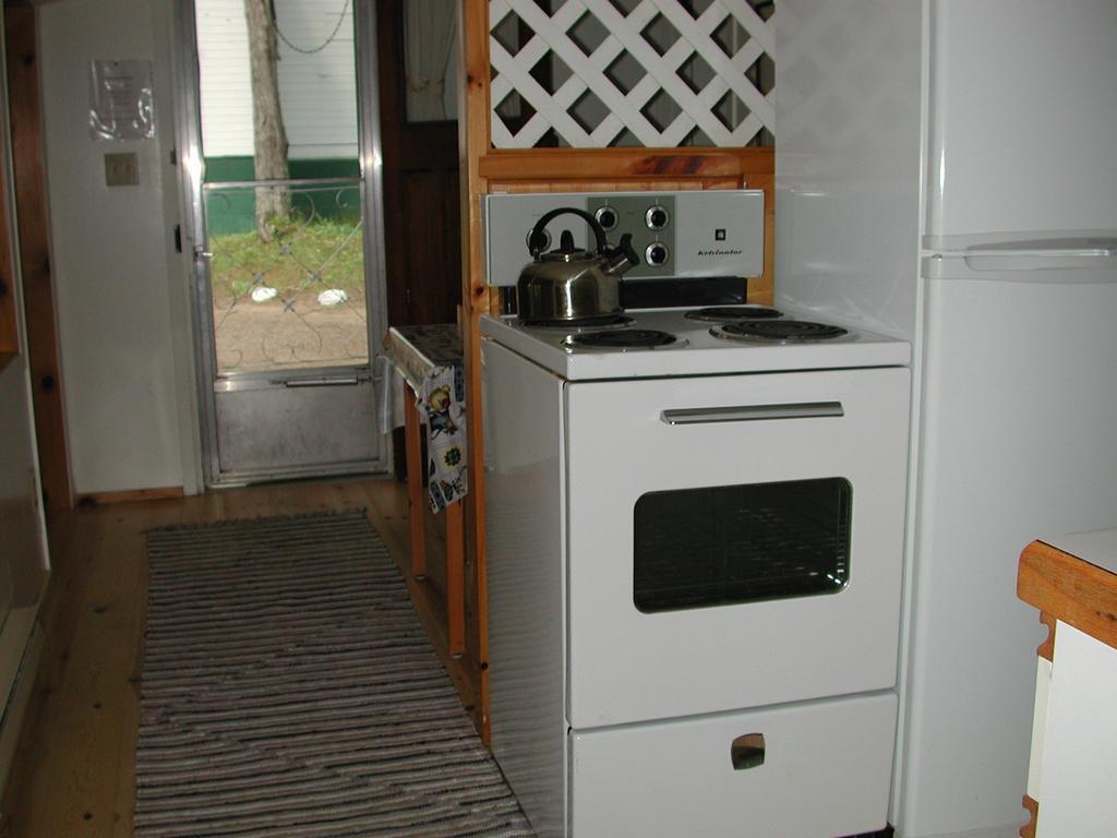 Birch Cliff Lodge On Baptiste Lake Highland Grove Rum bild