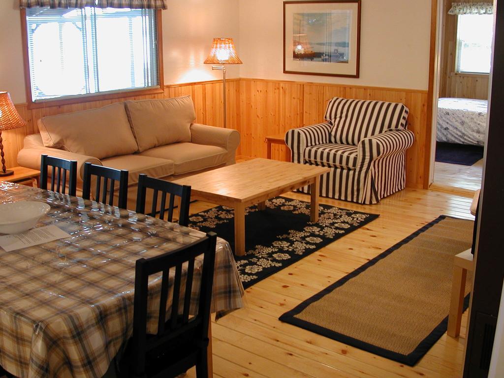 Birch Cliff Lodge On Baptiste Lake Highland Grove Rum bild