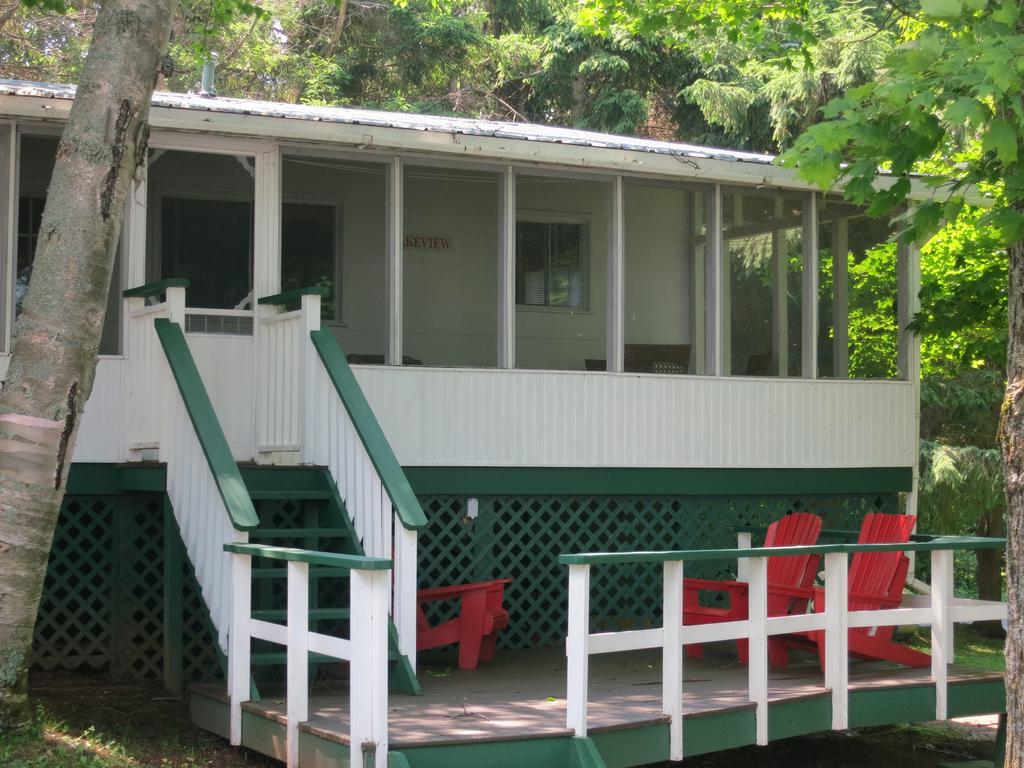 Birch Cliff Lodge On Baptiste Lake Highland Grove Rum bild