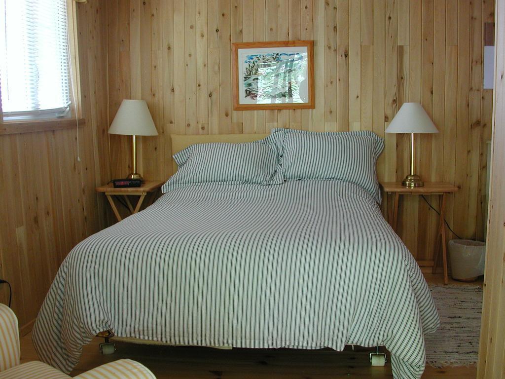 Birch Cliff Lodge On Baptiste Lake Highland Grove Rum bild