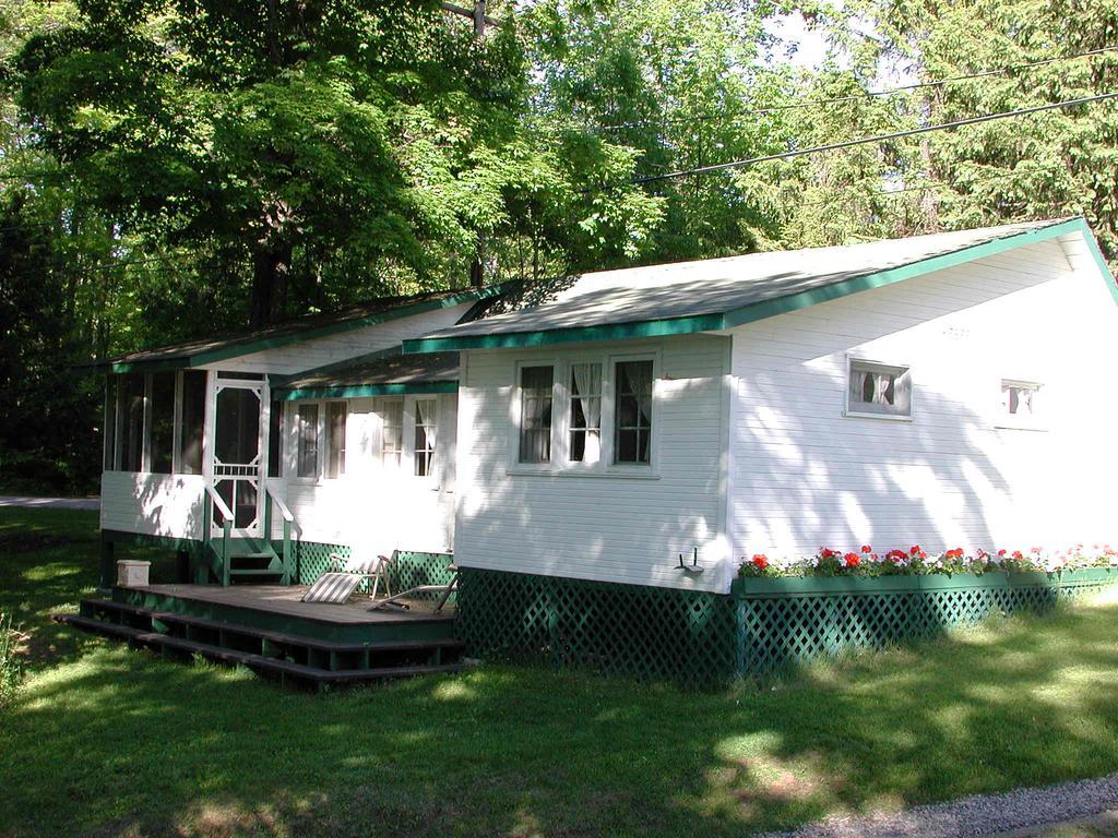 Birch Cliff Lodge On Baptiste Lake Highland Grove Rum bild